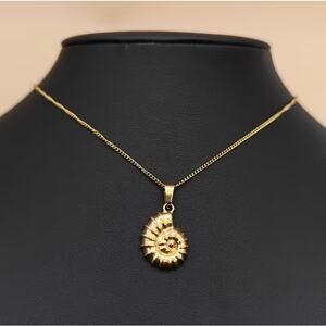 Gold Tone Spiral Pendant Necklace Nautilus Shell Adjustable Chain Artisan NWOT